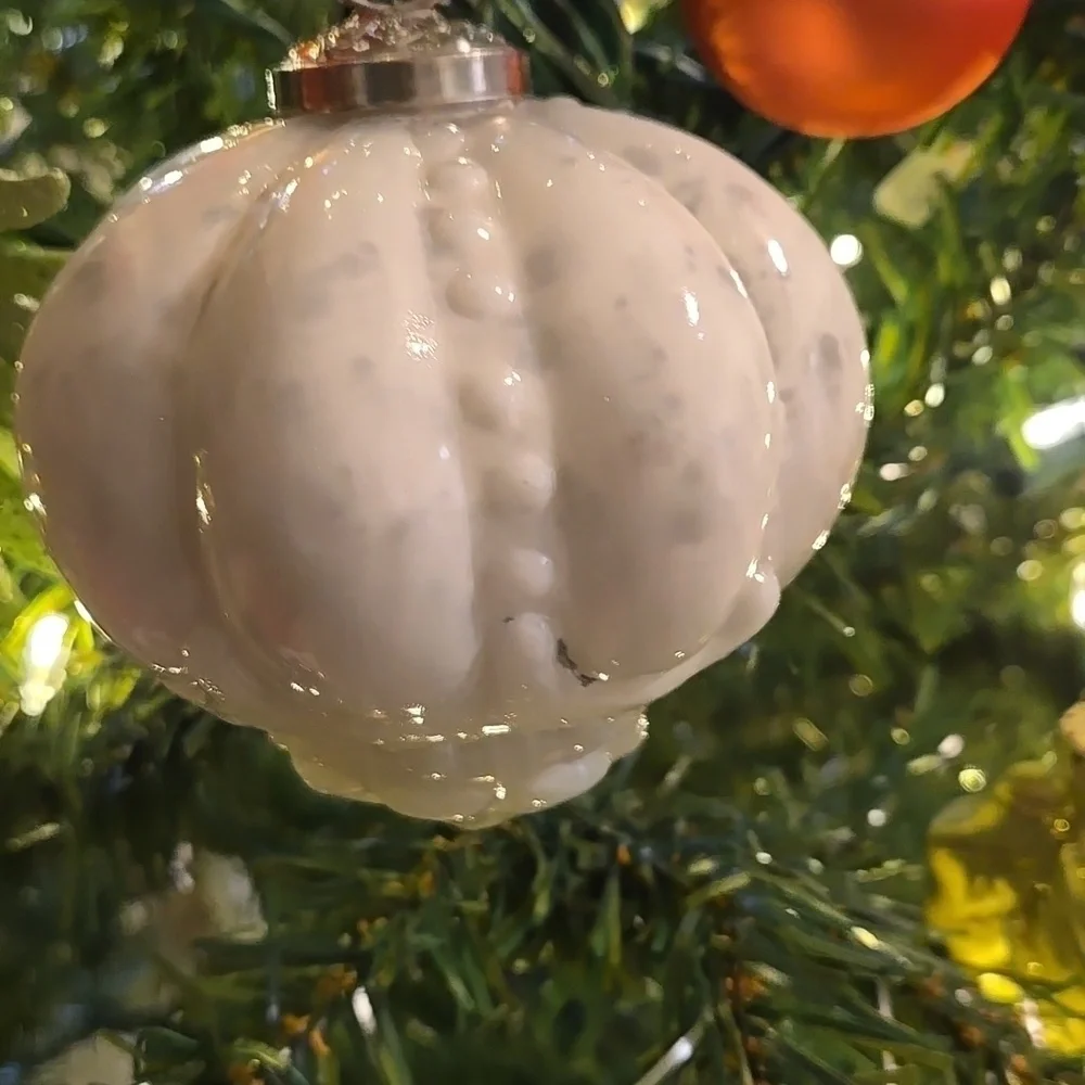 White and Gray Ornament Set